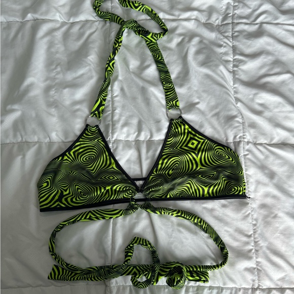 iHeartRaves Other - IHeartRaves green and black swirl O ring top